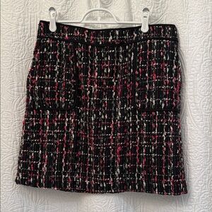 Chic Tweed Skirt - Black and Pink